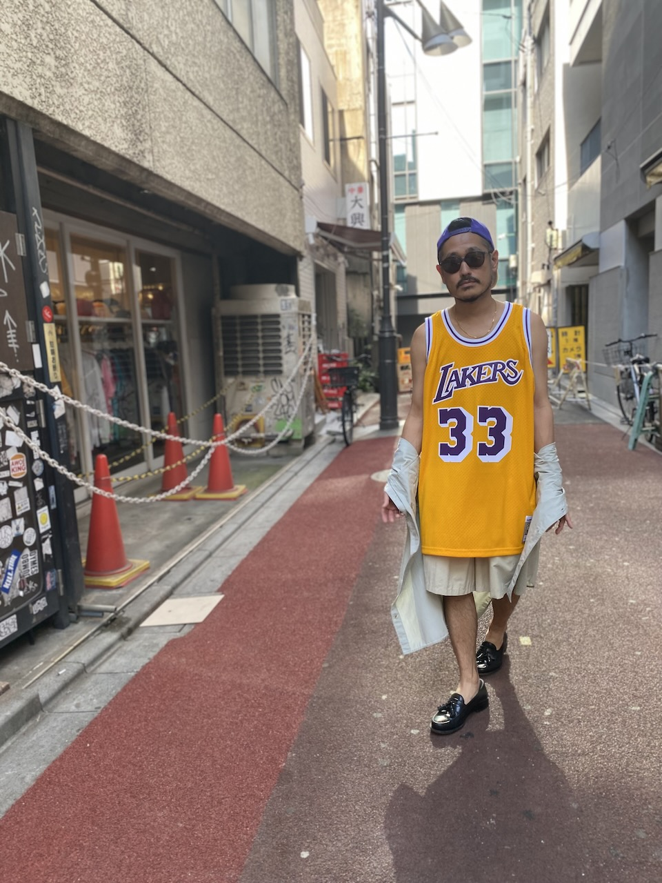 street style laker jersey outfit