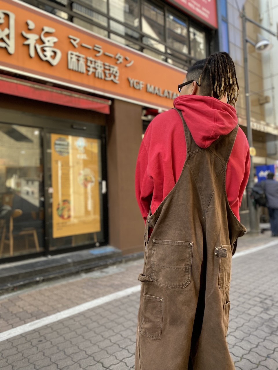 Cheeze Looker - #LookerStreetatHome Name: Nattakorn Sangawong Occupation:  Barista IG: @ducky0000 Hat: Filson Suspenders: Carhartt Pants: From France  Shoes: Red Wing #LookerStreetatHome #StreetStyleatHome #StreetStylefromHome  #FashionFromHome