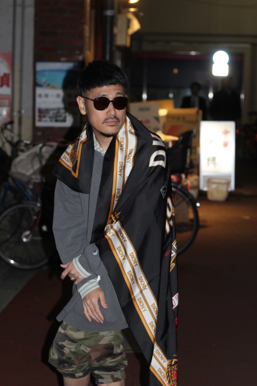 DKNY big scarf style
